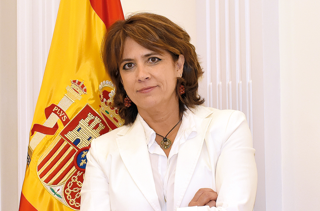 Dolores Delgado - Revista Registradores de España