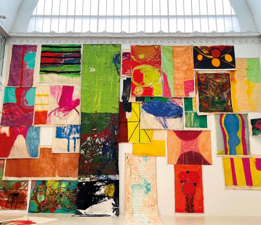 El mundo de color de Vivian Suter