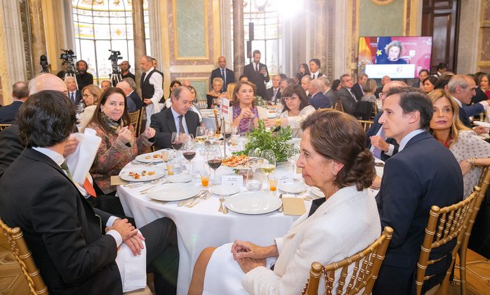 Urquiola de Palacio, Celso Rodríguez Padrón, Belén Merino, Almudena Lastra y Carmen de Grado.