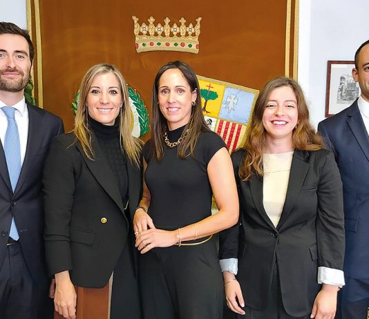 Los registradores de la última promoción toman posesión de sus registros